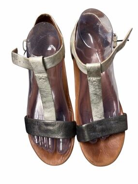 gentle souls Metallic Two-Tone T-Strap Sandals in Bronze and Pewter size  9.5